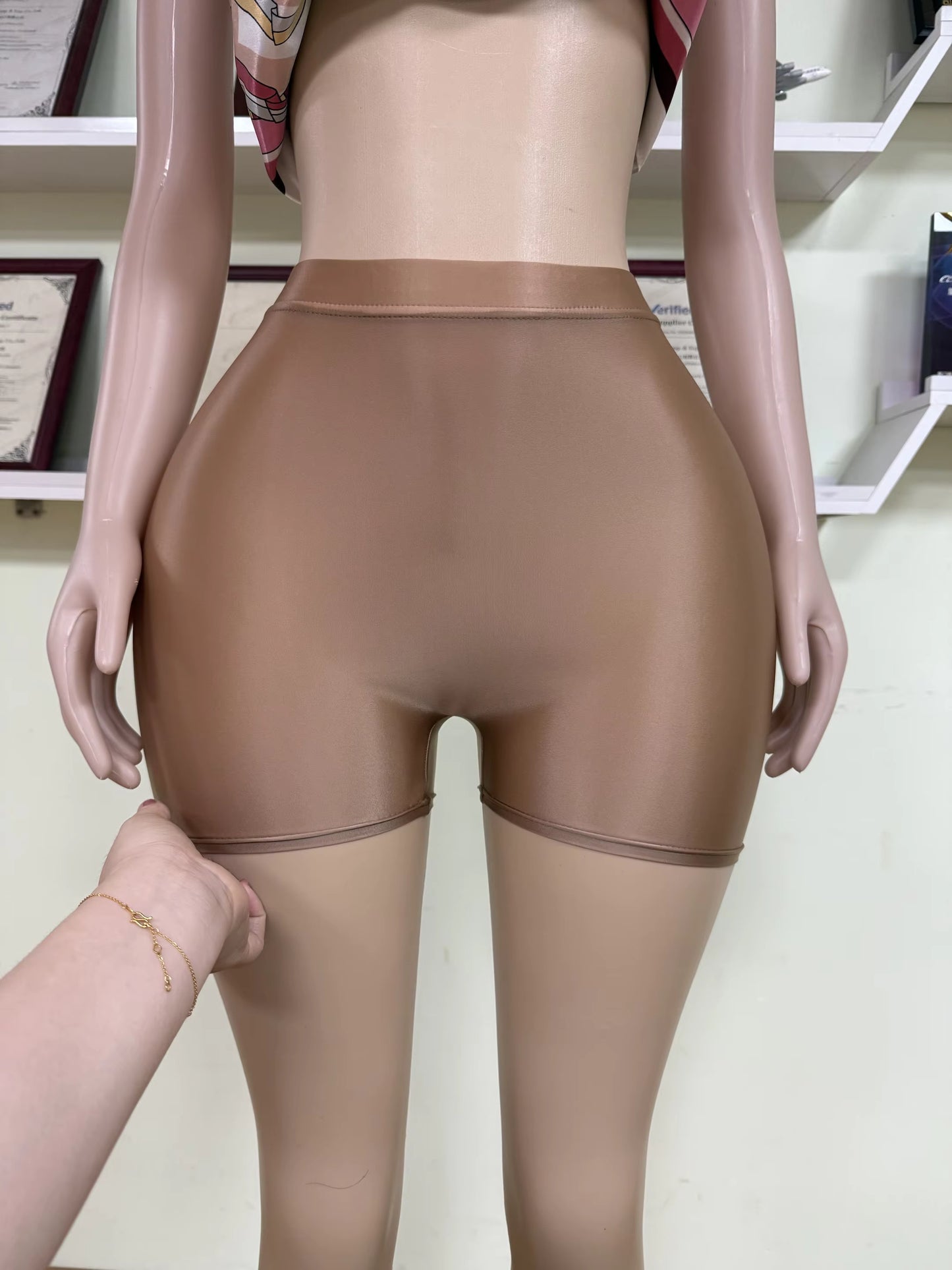Basic plain shorts